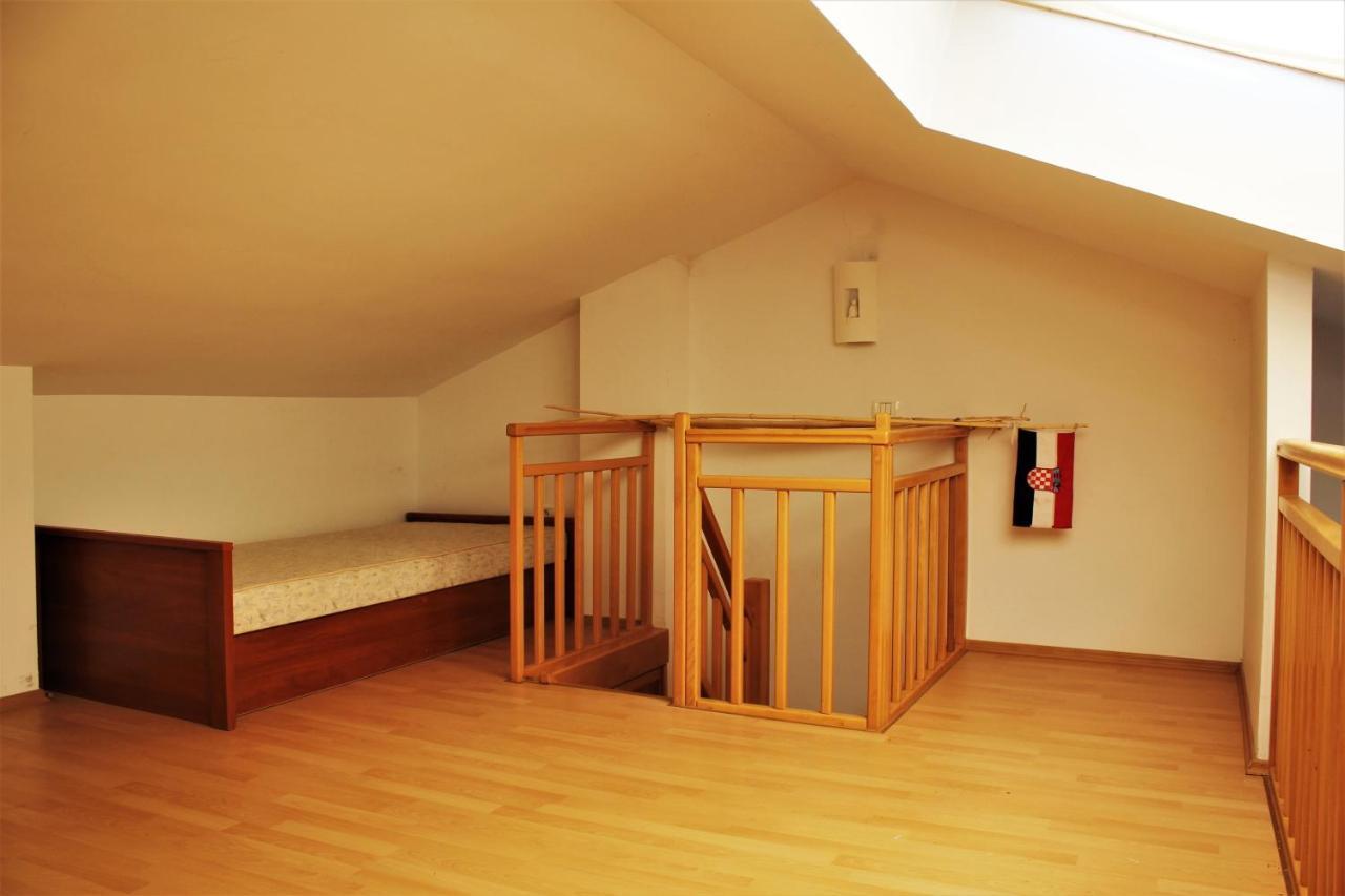 Artists Loft Apartment พูลา ภายนอก รูปภาพ