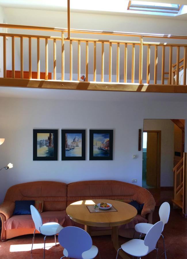 Artists Loft Apartment พูลา ภายนอก รูปภาพ